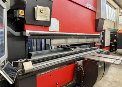 Piegatrice CNC Amada per lavorazione lamiere in acciaio - Slimec