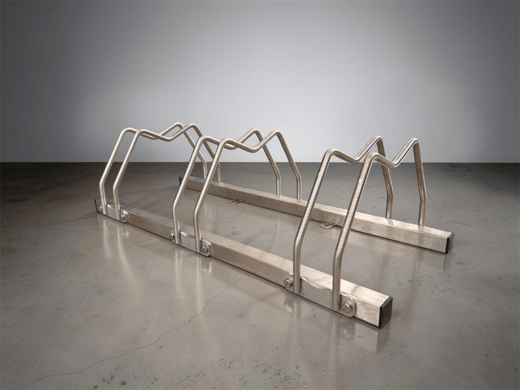 Rastrelliera porta bici a 3 posti in acciaio inossidabile 304 con finitura satinata artigianale contro la ruggine.